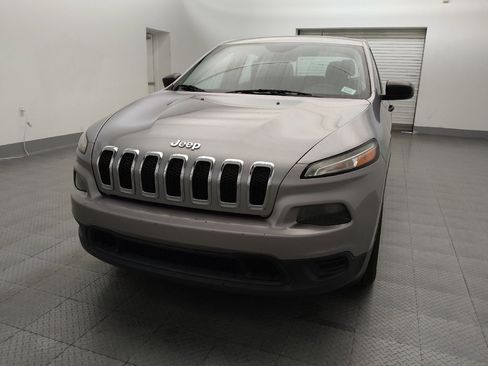 Used 2017 Jeep Cherokee Sport FWD image 15