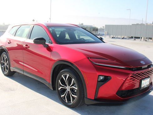 Used 2025 Toyota Crown Signia image 2