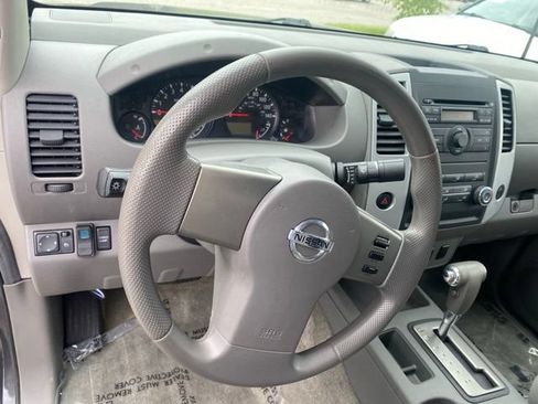 Used 2012 Nissan Frontier SV AWD/4WD image 12