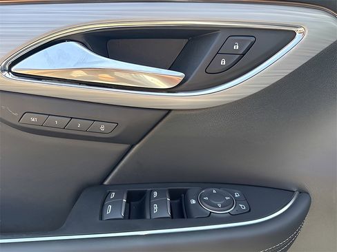 New 2025 Buick Envision Avenir image 16