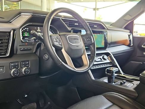 Used 2023 GMC Sierra 1500 Denali w/ Denali Reserve Package AWD/4WD image 11