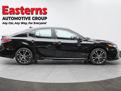 Used 2019 Toyota Camry SE image 4