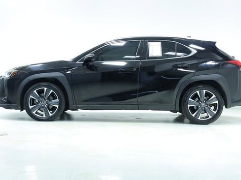 Used 2021 Lexus UX 200 w/ Accessory Package (Z2) image 4