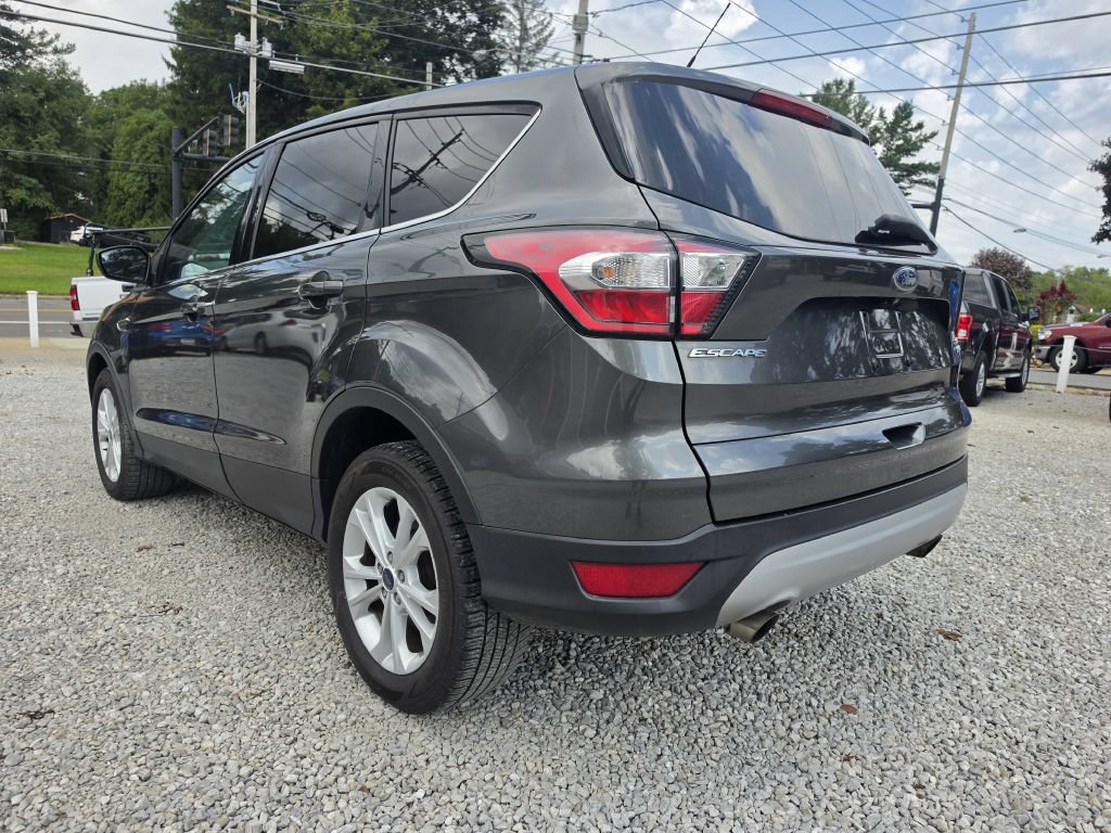 Used 2017 Ford Escape SE w/ SE Cold Weather Package AWD/4WD image 3