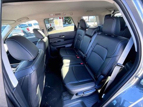 Certified 2025 Nissan Pathfinder SL w/ Cargo Package image 15