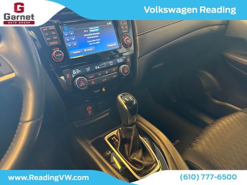 Used 2017 Nissan Rogue SV w/ SV Premium Package image 25