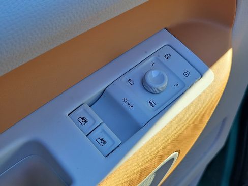 New 2025 Volkswagen ID. Buzz Pro S Plus image 10