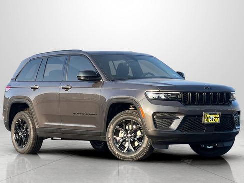 New 2025 Jeep Grand Cherokee Altitude image 2