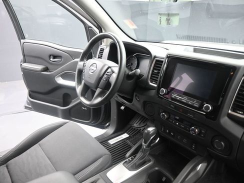 Used 2024 Nissan Frontier SV w/ SV Convenience Package image 23