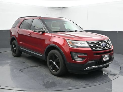 Used 2016 Ford Explorer XLT w/ Equipment Group 202A AWD/4WD image 6
