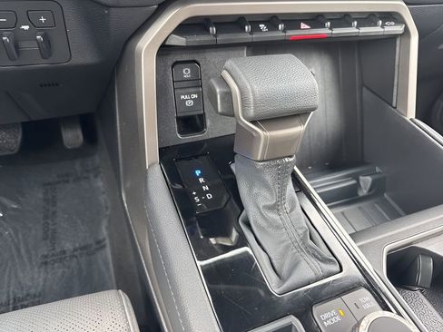 Used 2025 Toyota Tundra Limited AWD/4WD image 16