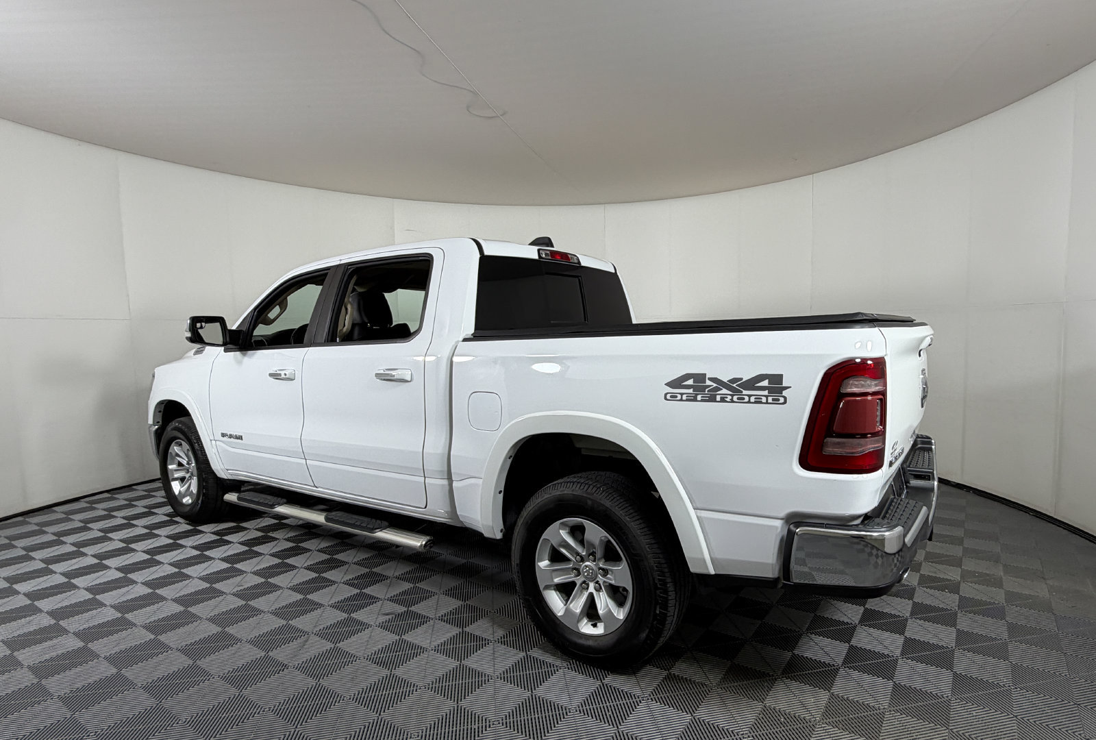 Used 2021 RAM 1500 Laramie w/ Off Road Group AWD/4WD image 3