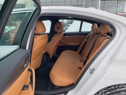 Used 2022 BMW 530i xDrive w/ Convenience Package image 11