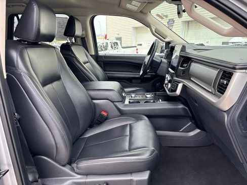 Used 2024 Ford Expedition XLT image 15