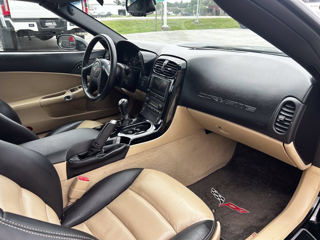Used 2005 Chevrolet Corvette Convertible w/ Preferred Equipment Group RWD image 17