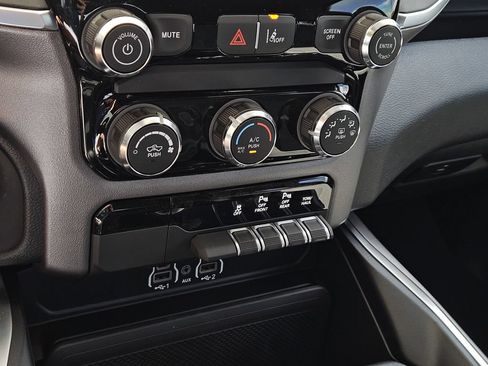 New 2026 RAM 1500 Express AWD/4WD image 19