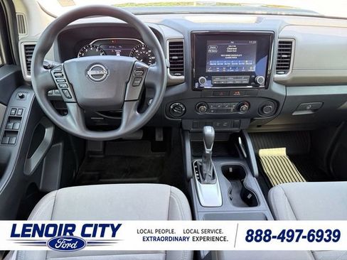 Used 2022 Nissan Frontier SV AWD/4WD image 15