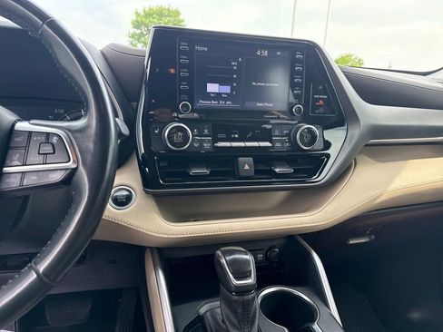 Used 2021 Toyota Highlander XLE FWD image 20