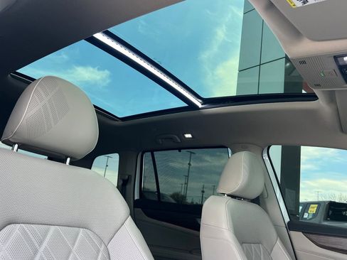 Used 2025 Volkswagen Atlas SEL Premium R-Line image 15