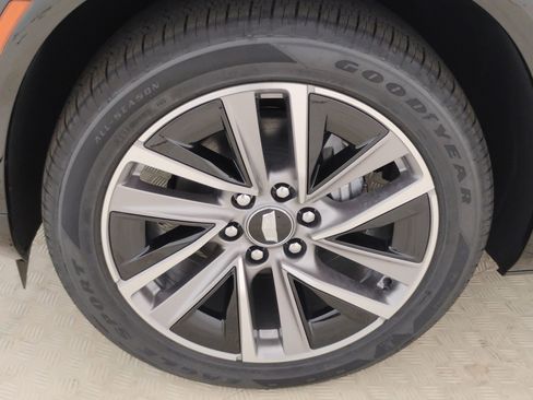 New 2026 Cadillac Vistiq Sport w/ LPO, Floor Liner Package image 32