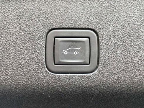 Used 2025 GMC Yukon XL AT4 w/ AT4 Premium Plus Package AWD/4WD image 13
