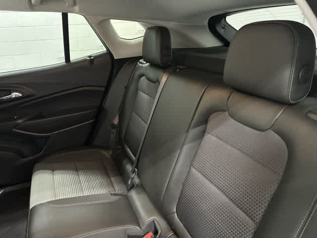 Used 2025 Chevrolet Trax LT w/ LT Convenience Package FWD image 14