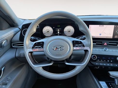 Used 2023 Hyundai Elantra SEL w/ Convenience Package image 12