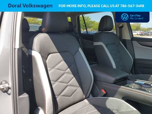 Used 2024 Volkswagen Atlas Peak Edition SE AWD/4WD image 30