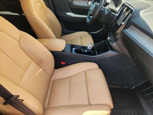 Used 2021 Volvo XC40 T4 Inscription w/ Advanced Package FWD image 11