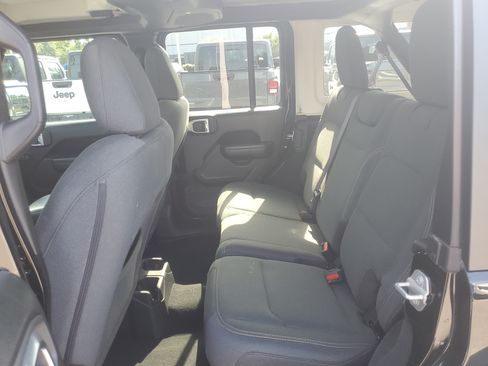 Used 2024 Jeep Wrangler Unlimited Sport AWD/4WD image 9