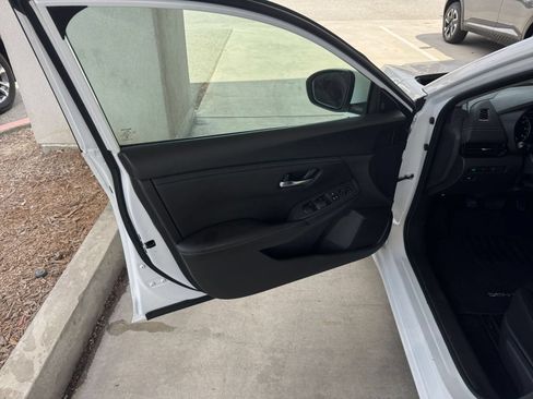 Used 2025 Nissan Sentra SV FWD image 15