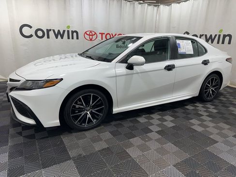 Used 2023 Toyota Camry SE image 4