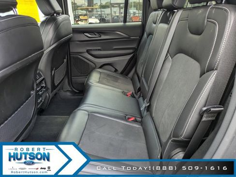 Used 2025 Jeep Grand Cherokee Altitude image 13