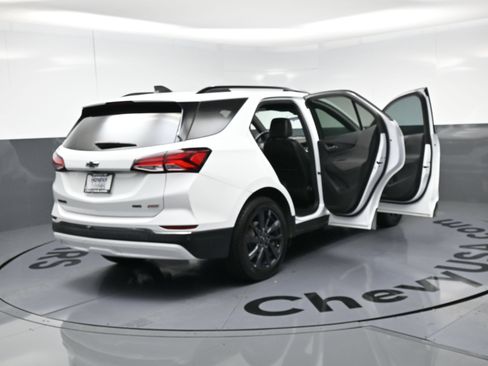 Used 2022 Chevrolet Equinox RS w/ Infotainment Package AWD/4WD image 26