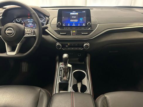Used 2025 Nissan Altima 2.5 SR image 13