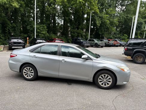 Used 2015 Toyota Camry LE FWD image 13