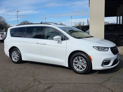 Used 2022 Chrysler Pacifica Touring-L