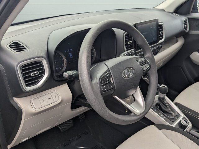 Used 2020 Hyundai Venue SEL FWD image 11
