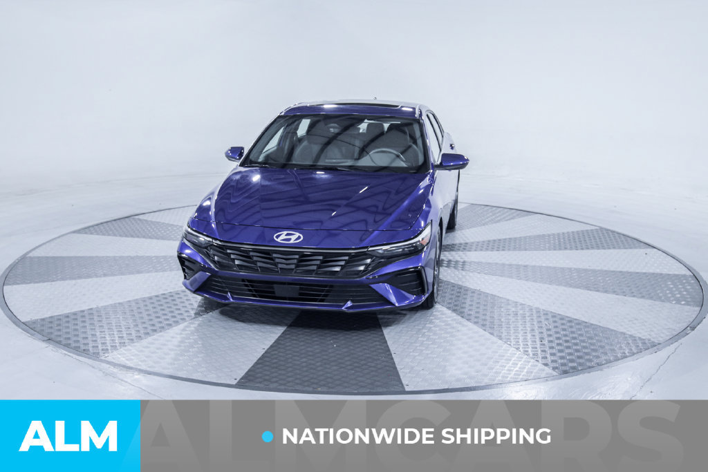 Used 2025 Hyundai Elantra SEL FWD image 2