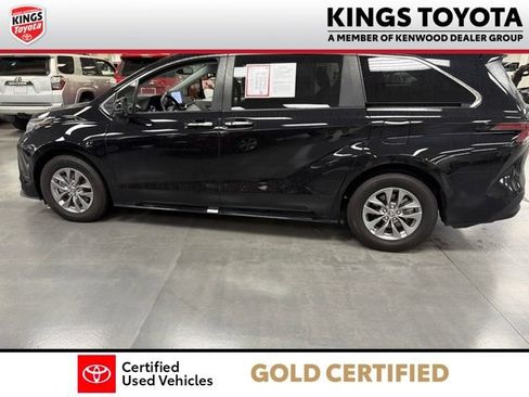 Used 2023 Toyota Sienna XLE FWD image 5