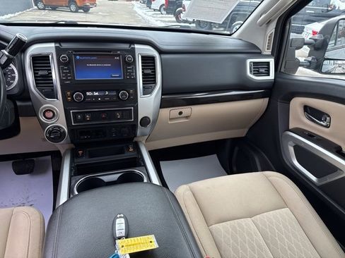 Used 2017 Nissan Titan SV image 12