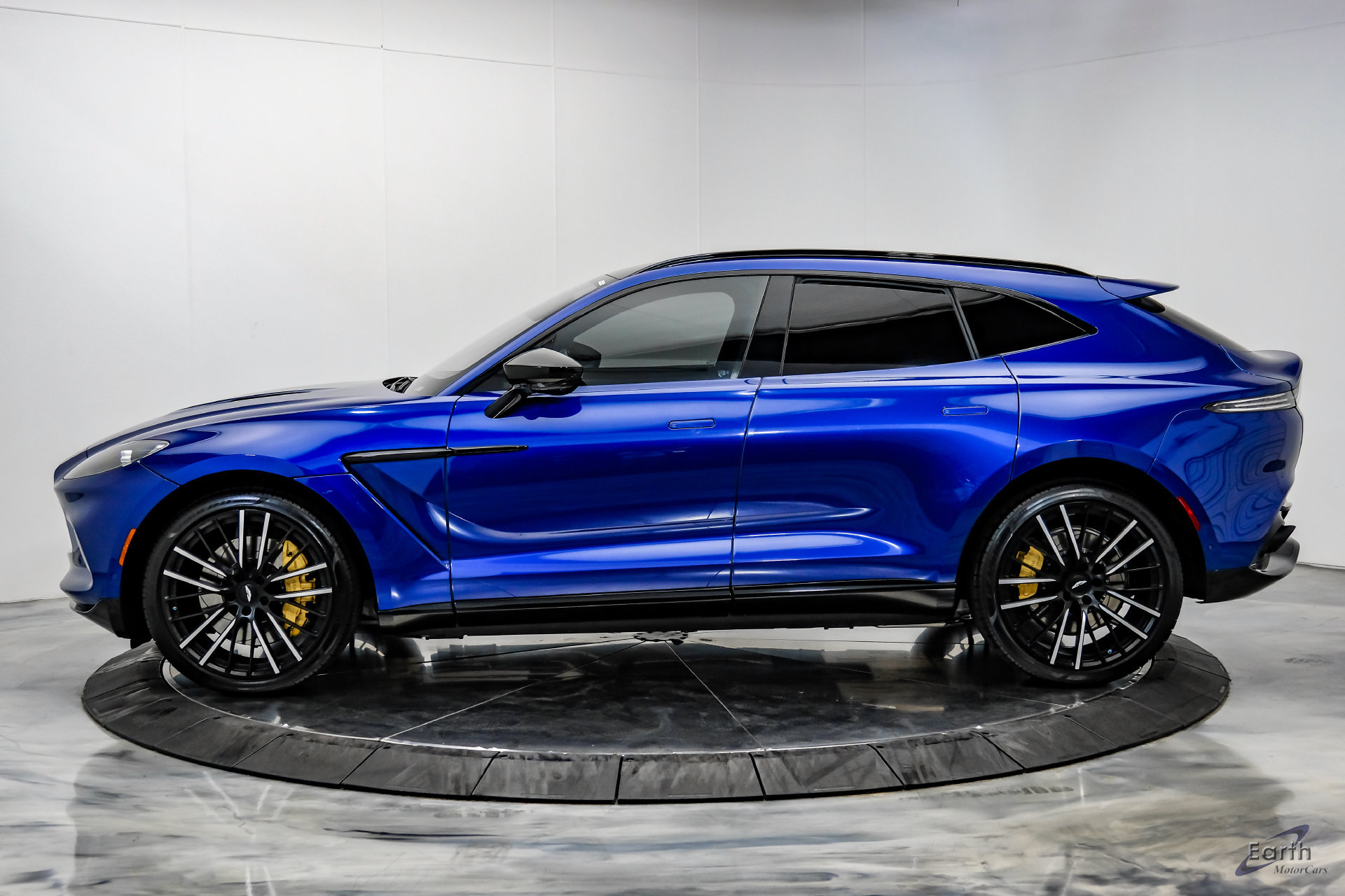 Used 2023 Aston Martin DBX AWD/4WD image 8