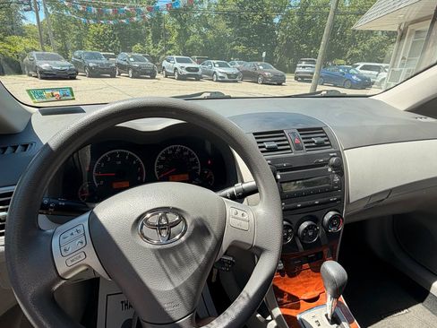 Used 2009 Toyota Corolla FWD image 24