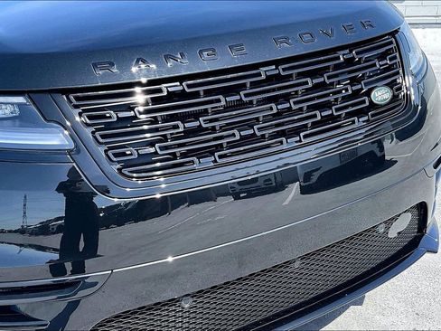 Used 2025 Land Rover Range Rover Velar Dynamic SE image 31