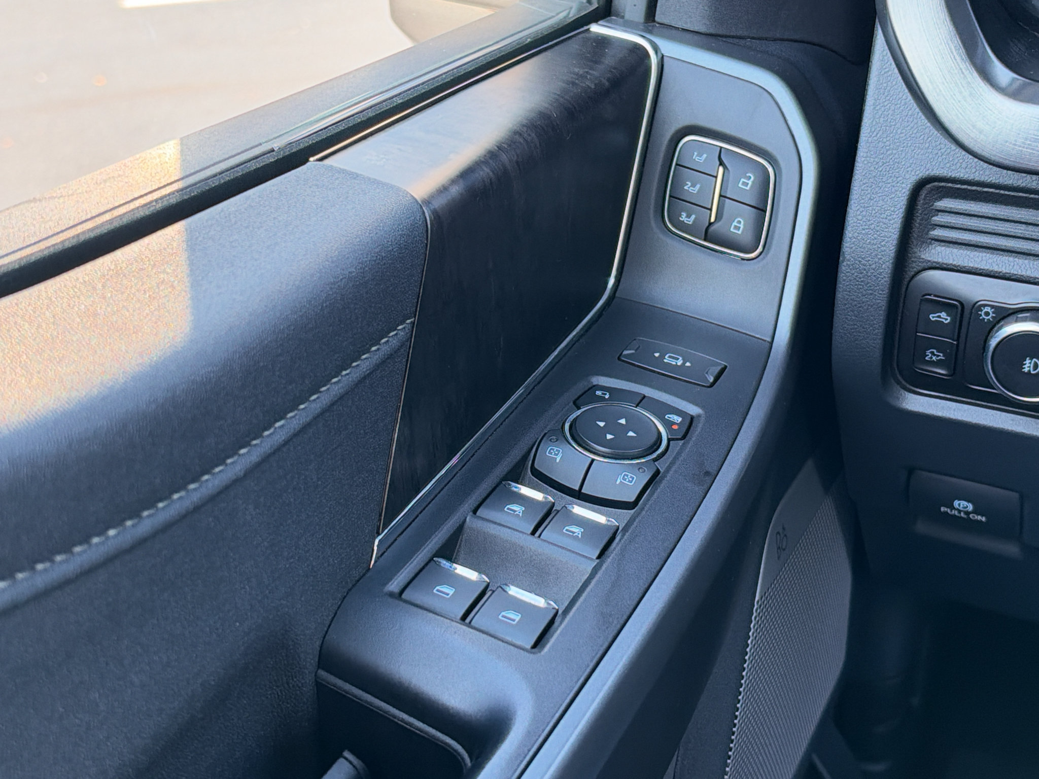 Used 2026 Ford F250 Lariat AWD/4WD image 24