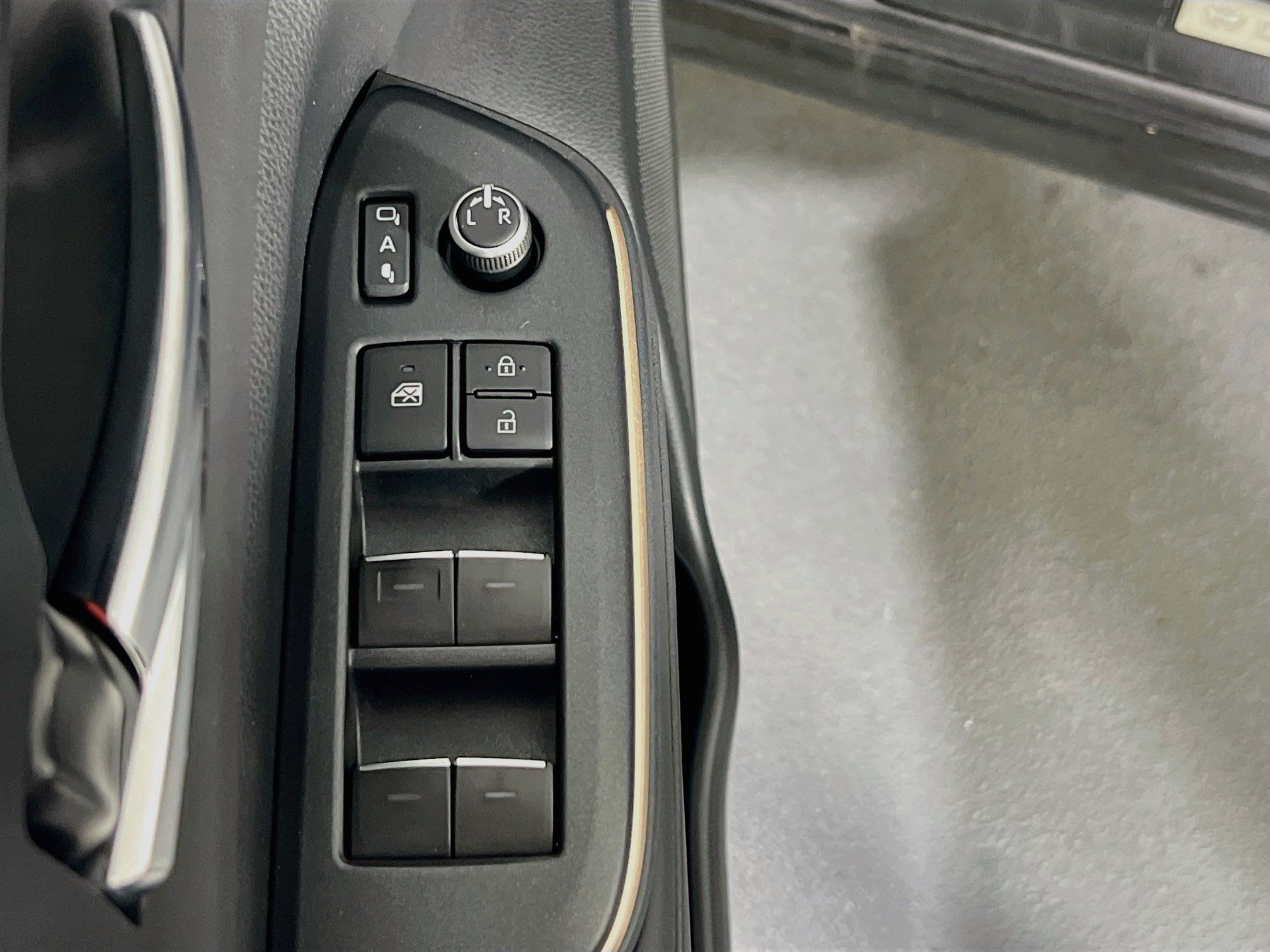 Used 2023 Toyota Crown AWD/4WD image 17
