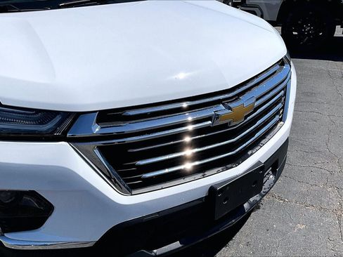 Used 2023 Chevrolet Traverse LT AWD/4WD image 3