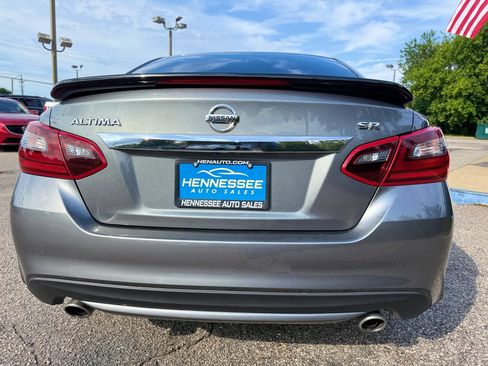Used 2017 Nissan Altima 2.5 SR w/ Midnight Edition Package FWD image 8