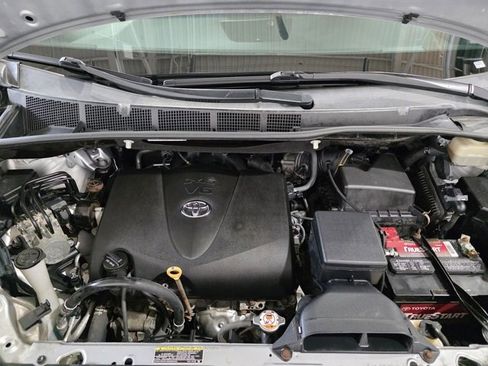 Used 2017 Toyota Sienna XLE w/ XLE Navigation Package image 27