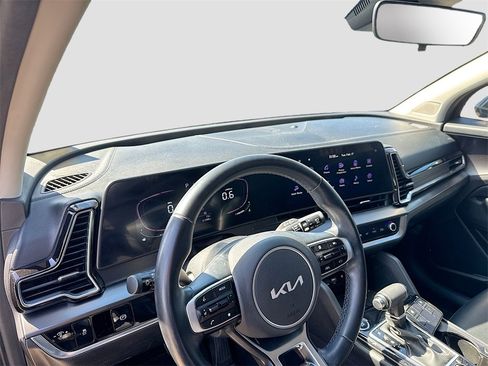 Used 2023 Kia Sportage EX image 11